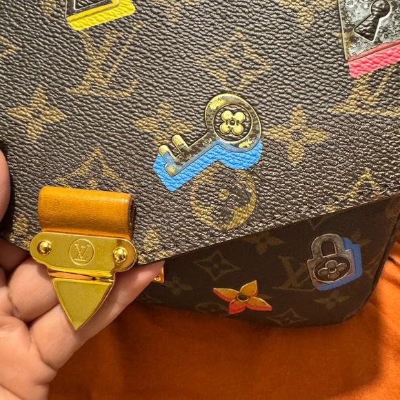 Louis Vuitton Pouchette Metis Love Lock Limited Edition Crossbody Bag - Picture 12 of 16